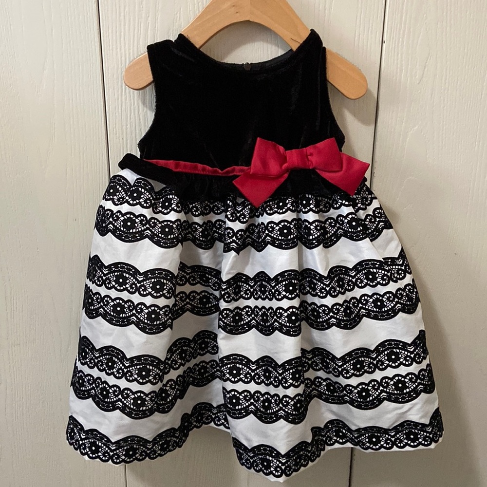 Penelope Mack Black & White Faux Lace Pattern Dress